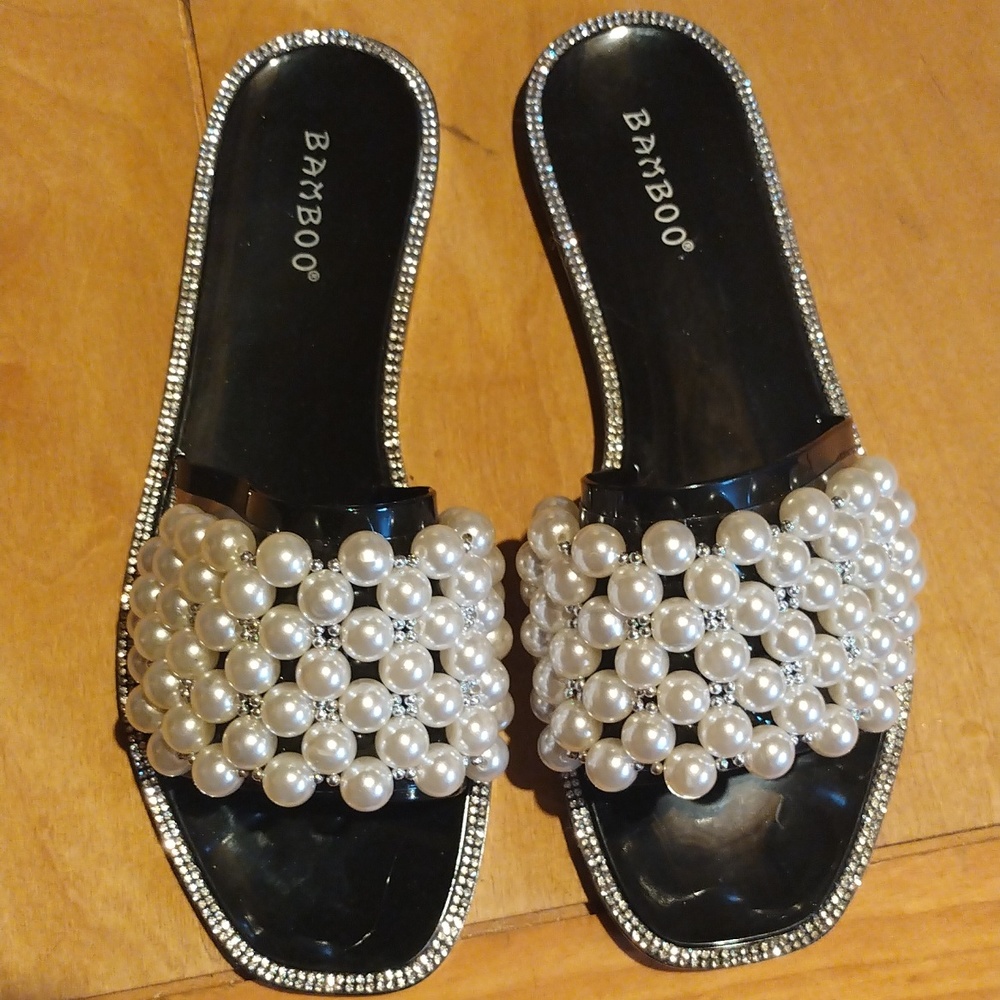 Size 7 pearl sandals